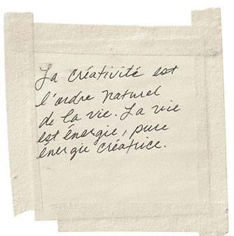 Hand written quote in french about creativity. Black ink on faded yellow paper. Web of Pen